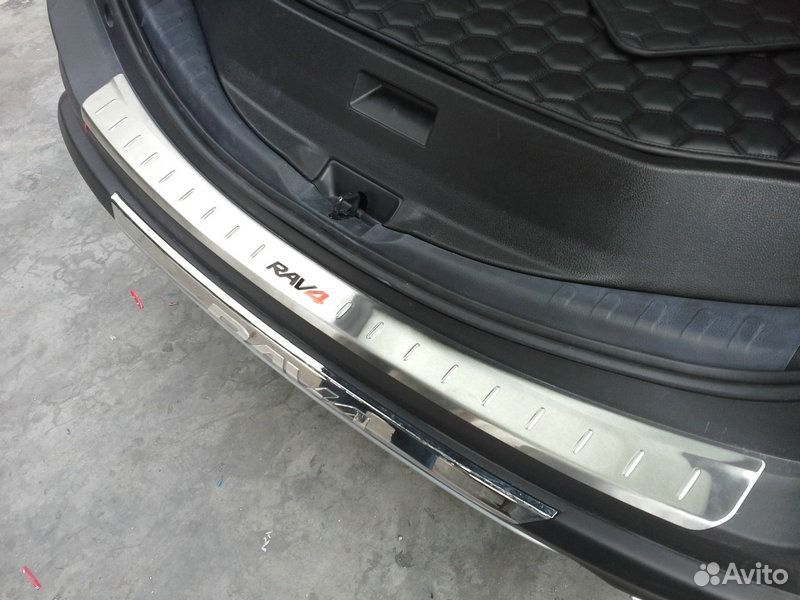 Накладка на бампер (внешняя) Toyota Rav4 (2013-201