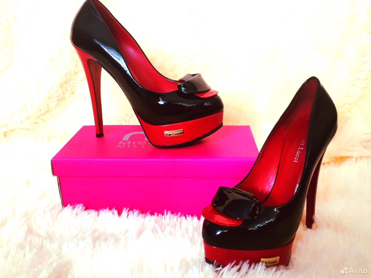 Женские туфли бу. Туфли женские Махачкала. Туфли б/у. Тяги обувь. Красные тяги обувь.