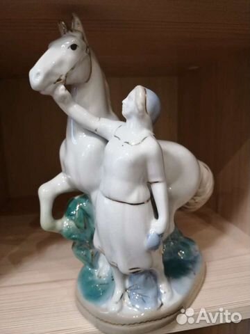 Статуэтка Фарфоровая Конезаводчица старая Гжель