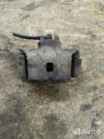 Суппорт передний правый Mitsubishi Lancer седан