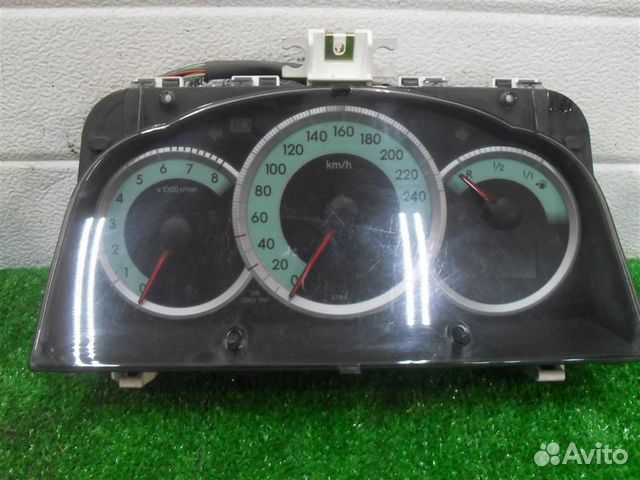 Приборная панель Toyota Corolla Verso R1 2004