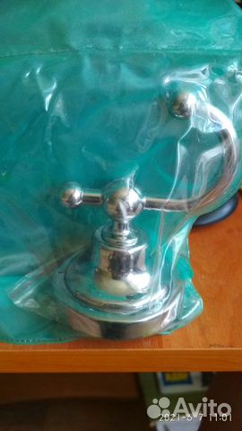 Крючок в ванную комнату