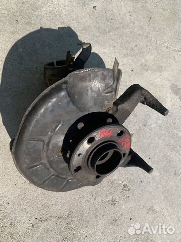 Поворотный кулак правый vw polo цапфа