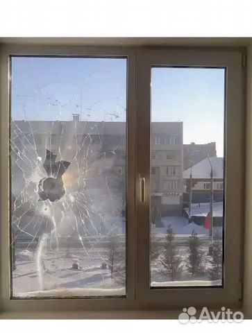 Замена разбитого стекла в деревянных окнах