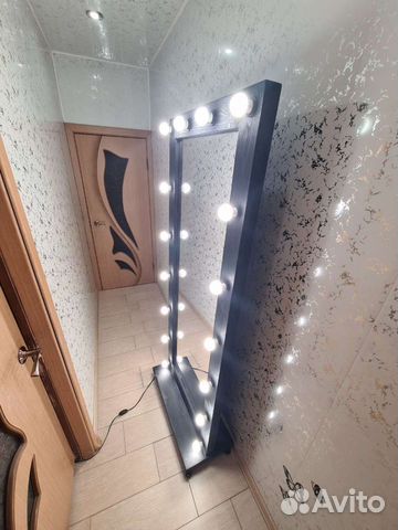 Зеркало Гримерное на Платформе с Колесами