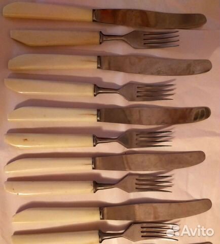 Набор вилок и ножей