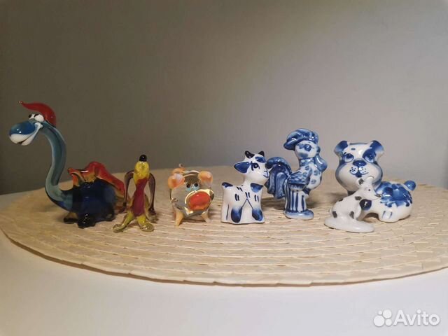 Статуэтки из стекла и фарфора (гжель)