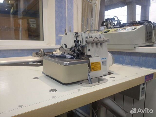 Промышленный четырехниточный оверлок Jack 768D б/у