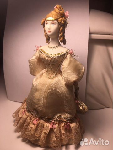 Кукла фарфоровая
