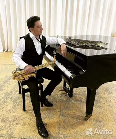 Саксофонист на праздник