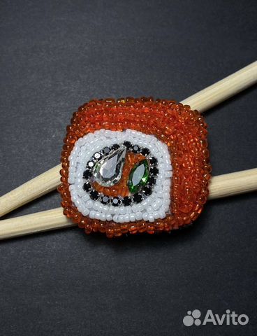 Брошь из бисера