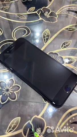 Продаю iPhone 8