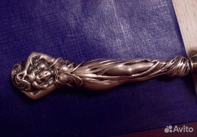 Серебряный старинный колокольчик с фигурой женщины