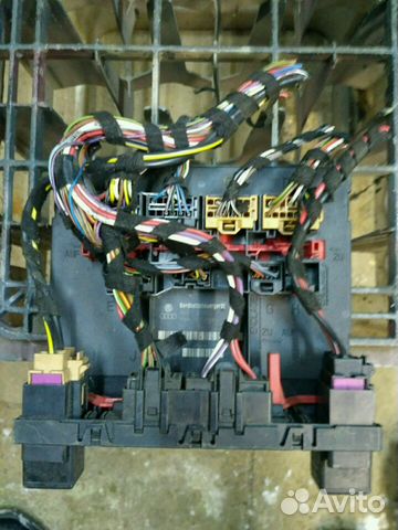 Блок управления бортовой сети 8P09072779F Блок управления бортовой сети 8P09072779F