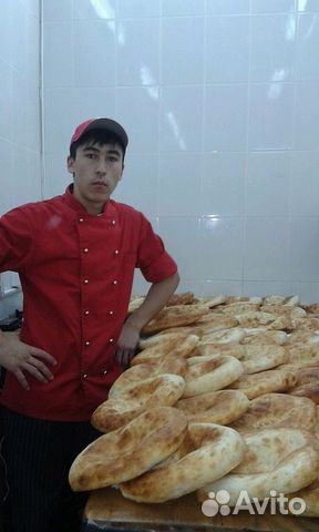 Пекар на тандыр готовлю узбекский и Грузинский лав