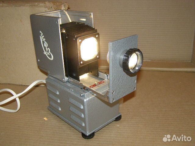 Диапроектор. В коробке.1970год. Редкий. Рабочий Диапроектор. В коробке.1970год. Редкий. Рабочий