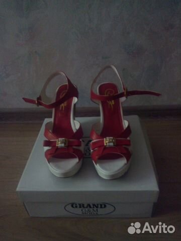 Кожаные летние босоножки на платформе (новые)