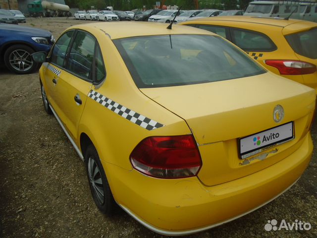 Volkswagen Polo 1.6 МТ, 2015, битый, 100 000 км Volkswagen Polo 1.6 МТ, 2015, битый, 100 000 км