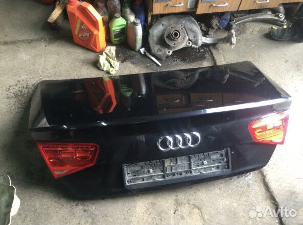 Крышка багажника Audi A8 d4 4h черная