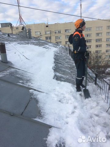 Чистка кровли от снега. Монтаж сплит-систем Чистка кровли от снега. Монтаж сплит-систем