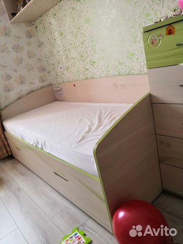 Кровать, камод, стол Кровать, камод, стол