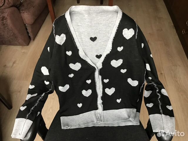 Кофта с сердечками размер М (44) Кофта с сердечками размер М (44)