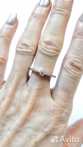 Золотое кольцо с природным бриллиантом Золотое кольцо с природным бриллиантом