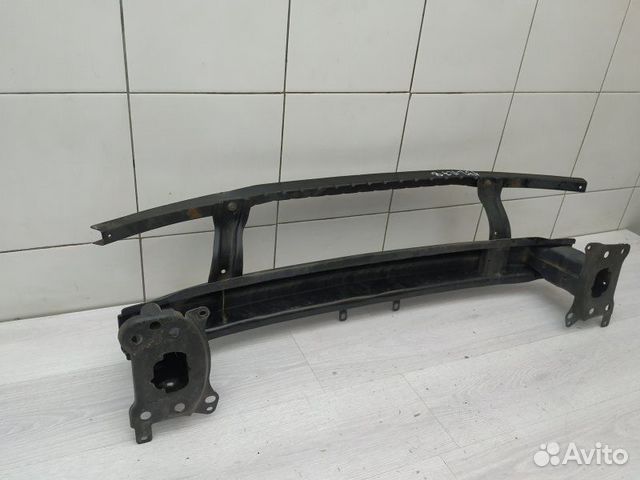 Усилитель переднего бампера 3C0807093 VW Passat (B