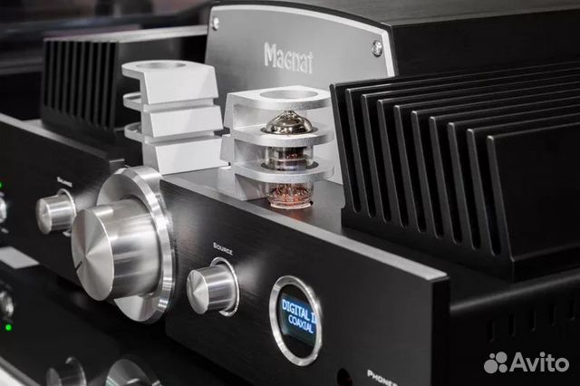Интегральный усилитель Magnat RV4 black Интегральный усилитель Magnat RV4 black