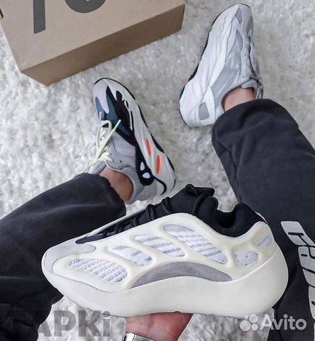 Adidas Yeezy Boost 700 v3