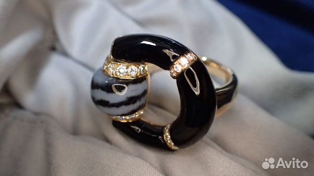 Золотое кольцо с бриллиантами 0.50 карат Gucci Золотое кольцо с бриллиантами 0.50 карат Gucci