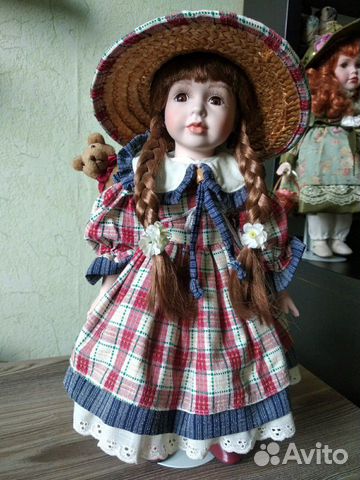 Кукла фарфоровая