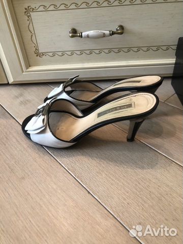 Босоножки на каблуках