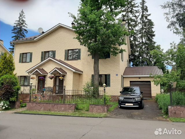Коттедж 215.8 м² на участке 3.3 сот. Коттедж 215.8 м² на участке 3.3 сот.