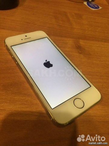 iPhone 5s 16 gb gold б.у в хорошем сост