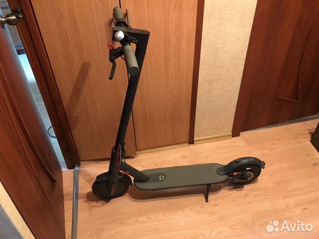 Xiaomi Mijia M365 (оригинал) + бескамерное колесо Xiaomi Mijia M365 (оригинал) + бескамерное колесо