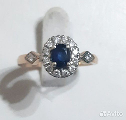 Золотое кольцо с бриллиантами и сапфиром