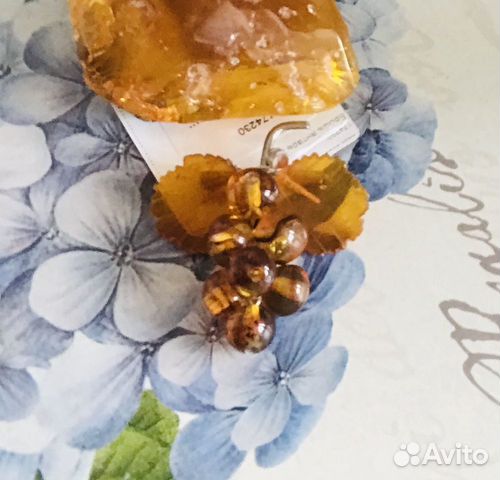 Брошь Ягоды на веточке, янтарь. Янтарный комбинат Брошь Ягоды на веточке, янтарь. Янтарный комбинат