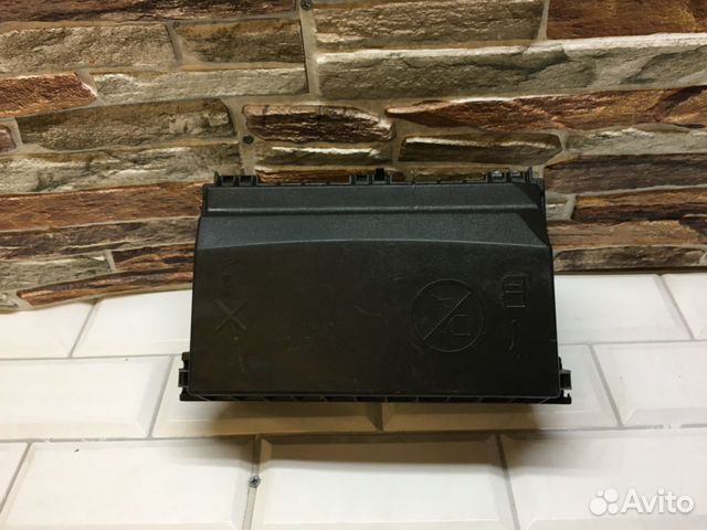 Блок предохранителей подкапотный Opel Astra J