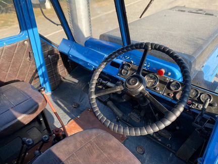 Трактор синий хтз Т150 в отличном состоянии - фотография № 10