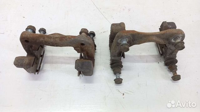 Скоба суппорта задняя Toyota Camry XV50