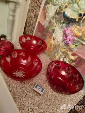 Предметы из красного стекла