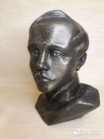 Бюст М.Лермонтов