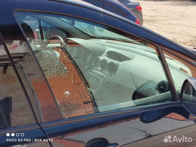Стекло переднее правое Пежо 308