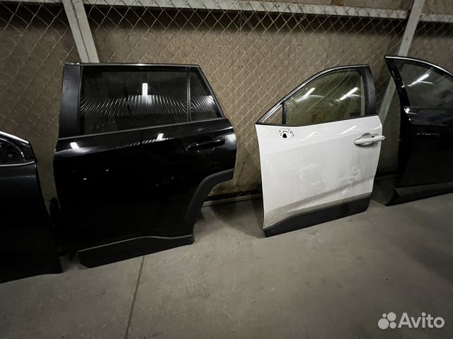 Левая дверь Тойота Рав 4 ха50