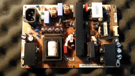 Samsung LE32C630K1W \ LT32E310EX \ UE40кu6400U раз