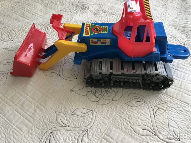 Трактор на гусеницах