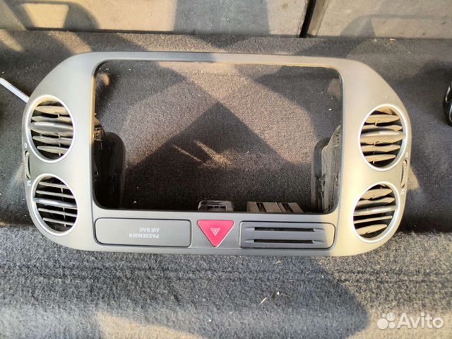 Рамка магнитолы Volkswagen Golf 5 Plus Tiguan