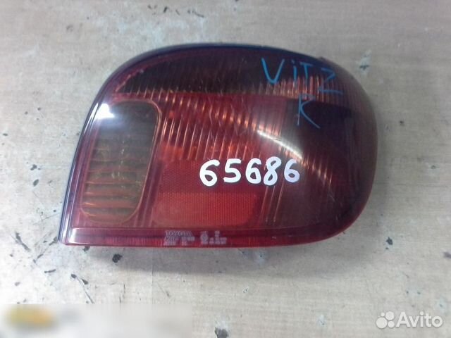 Фонарь задний правый Toyota Vitz 1999-2004