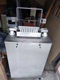 Машина для резки блоков сыра